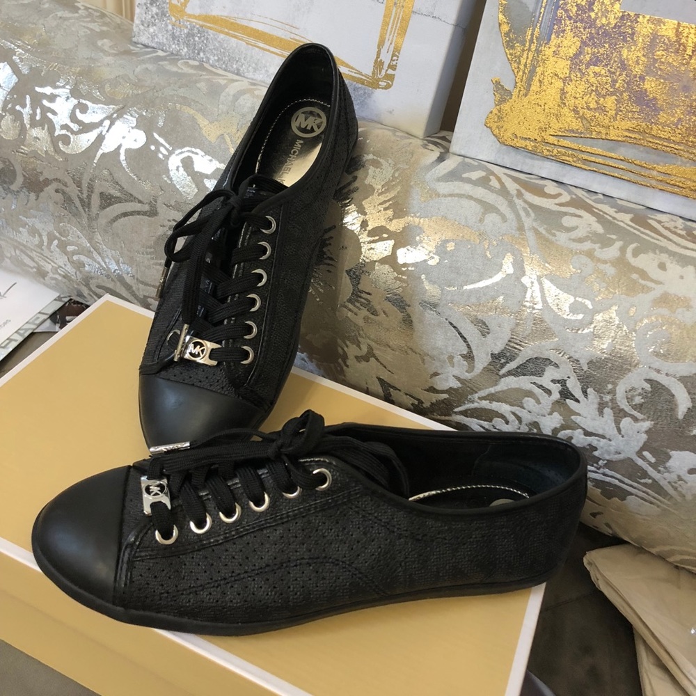 NWT Michael Kors MK logo Sneakers